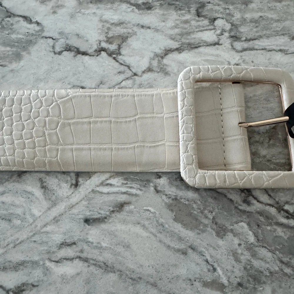 NWT Express Ivory Croc Embossed Statement Waist Belt Oversized Buckle S/M